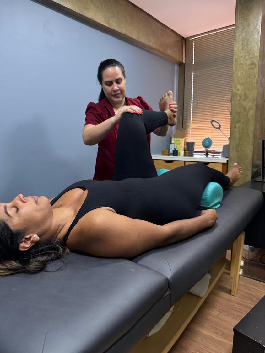 Instituto de Fisioterapia Hellen Caroline no Brooklin zona sul de São Paulo Instituto de Fisioterapia Hellen Caroline pilates, fisioterapia, RPG, palmilhas, massagem, drenagem linfática, liberação miofascial, acupuntura, ventosaterapia, disfução ATM no Brooklin zona sul de São Paulo